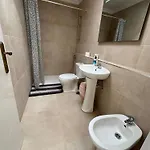 Americas 4-bedroom Nearby The Private Parking アデヘ