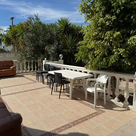 Americas 4-bedroom Nearby The Private Parking Vila *