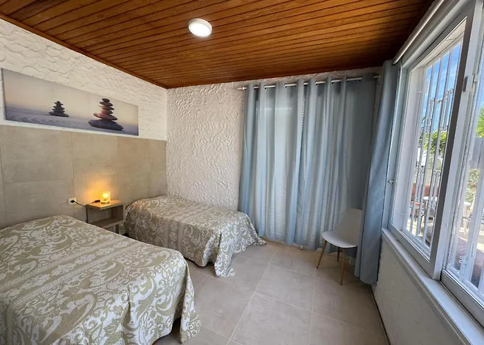 Americas 4-bedroom Nearby The Private Parking Vila *
