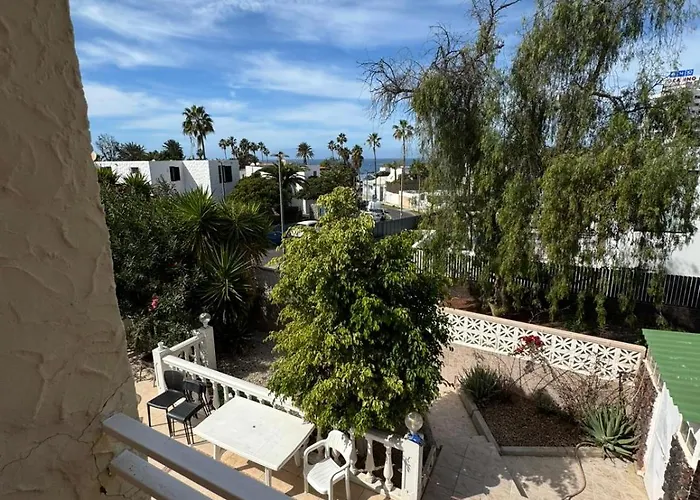 Americas 4-bedroom Nearby The Private Parking Vila *