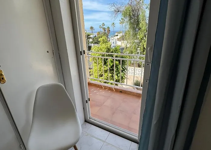 Americas 4-bedroom Nearby The Private Parking Vila *