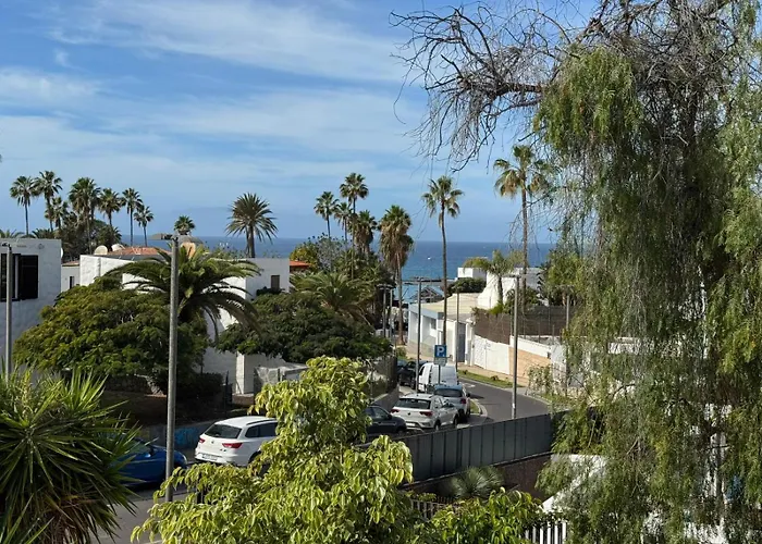 Americas 4-bedroom Nearby The Private Parking Vila *