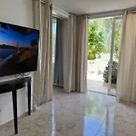 Americas 4-bedroom Nearby The Private Parking *