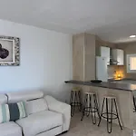 Americas 4-bedroom Nearby The Private Parking *