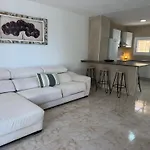 Americas 4-bedroom Nearby The Private Parking فيلة *