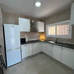 Americas 4-bedroom Nearby The Private Parking أذيخي
