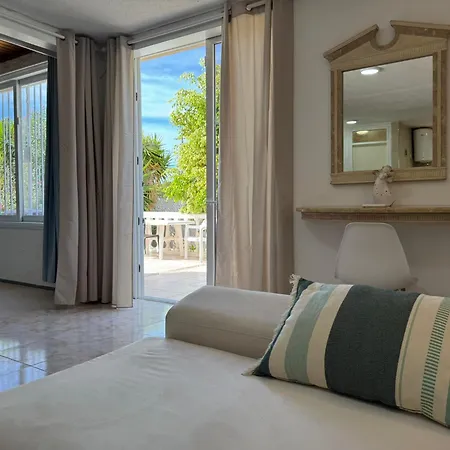 Americas 4-bedroom Nearby The Private Parking فيلة