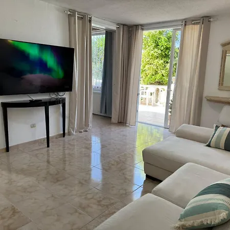 Americas 4-bedroom Nearby The Private Parking