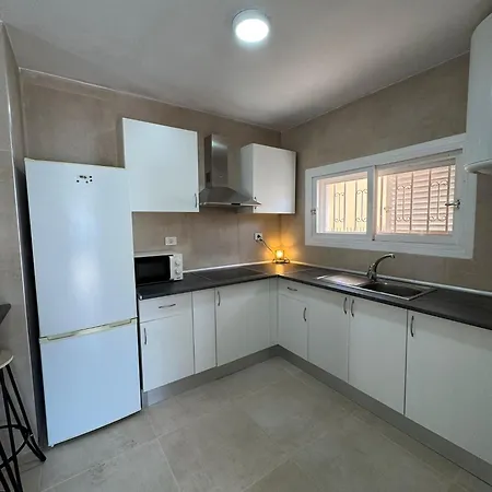 Americas 4-bedroom Nearby The Private Parking أذيخي