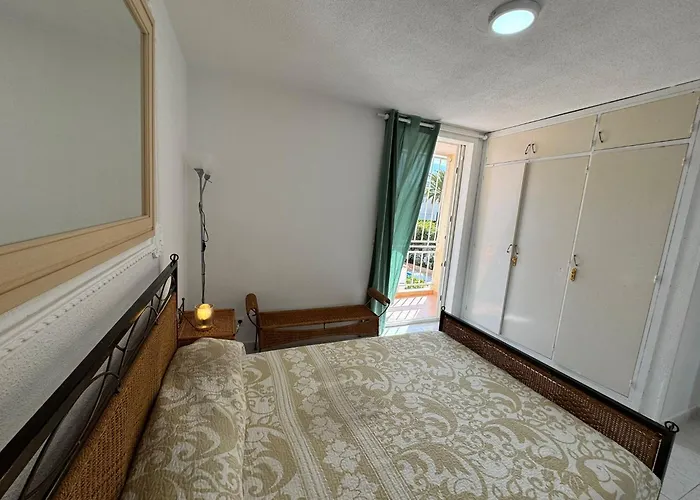 Americas 4-bedroom Nearby The Private Parking