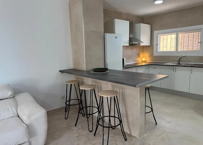 Americas 4-bedroom Nearby The Private Parking *