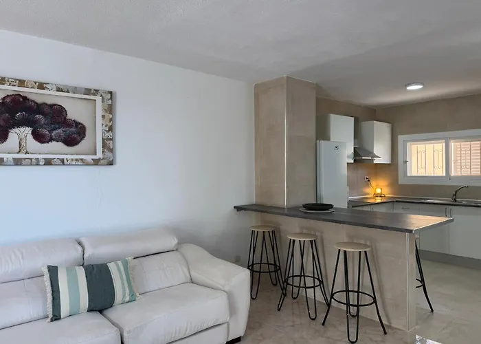 Americas 4-bedroom Nearby The Private Parking *